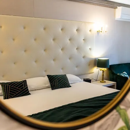 Le Fouquet's ホテル 4*